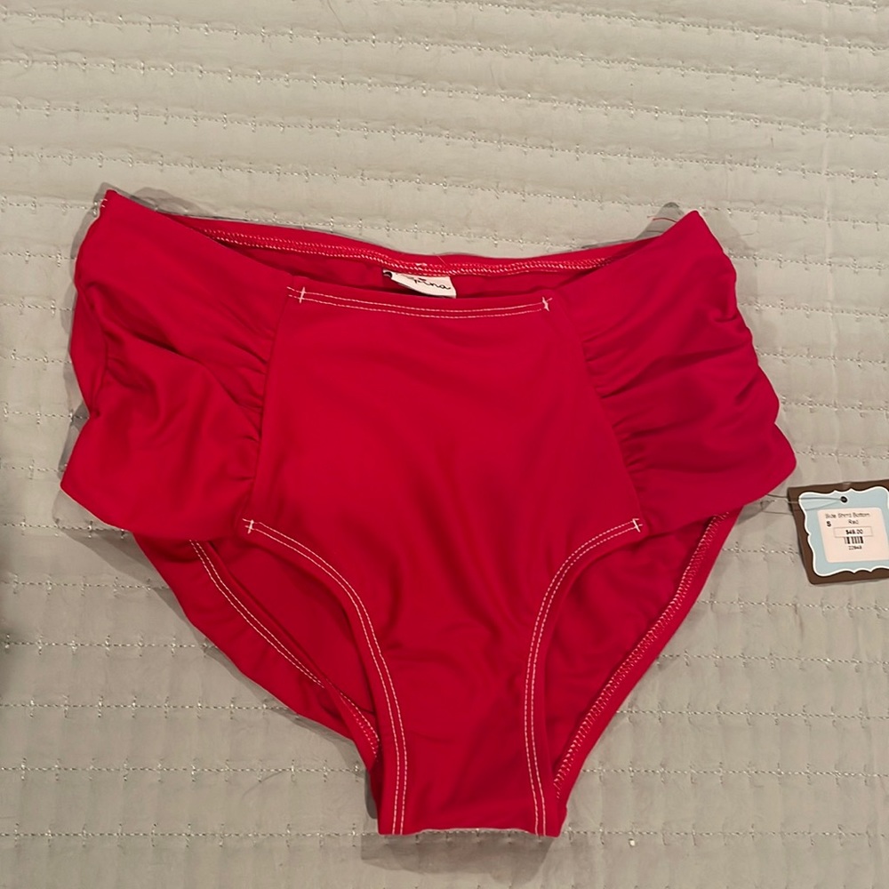 Red side shirred bottom